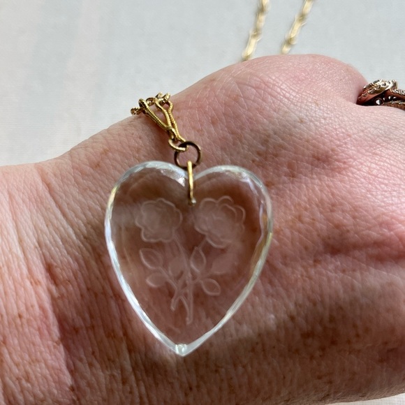 Jewelry - Elegant Gold Heart Pendant Necklace